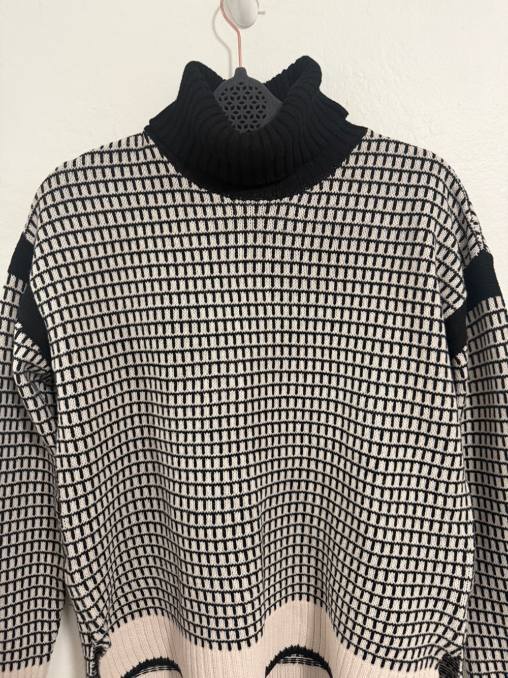 Verve Ami Black and Cream Patterned Turtleneck Sweater Medium NWT - Picture 5 of 11